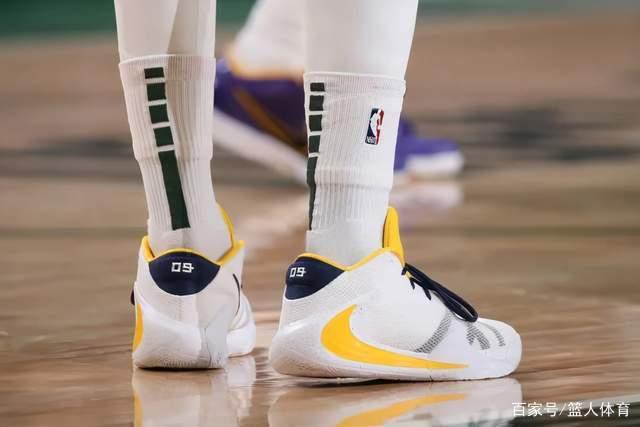 詹姆斯再砍30分超乔丹 湖人擒老鹰升至西部第4